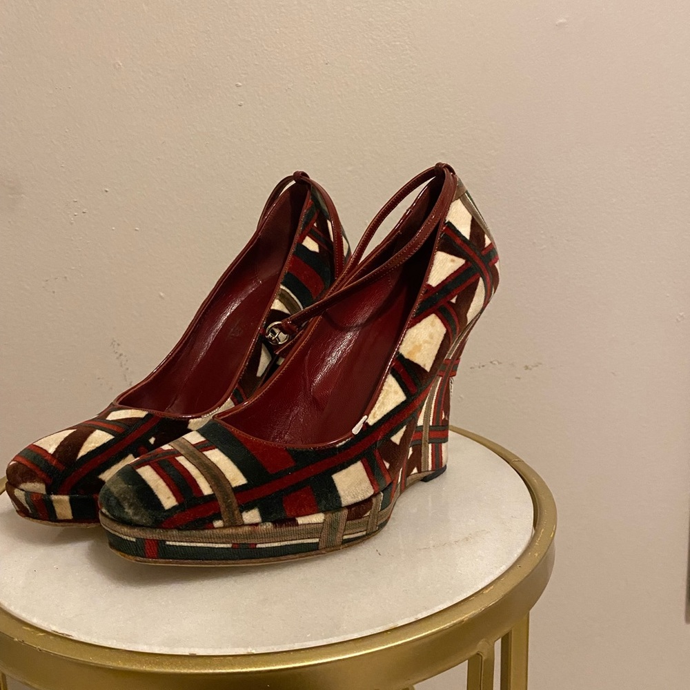 Red/black/white crossed stripes Gucci platform heels